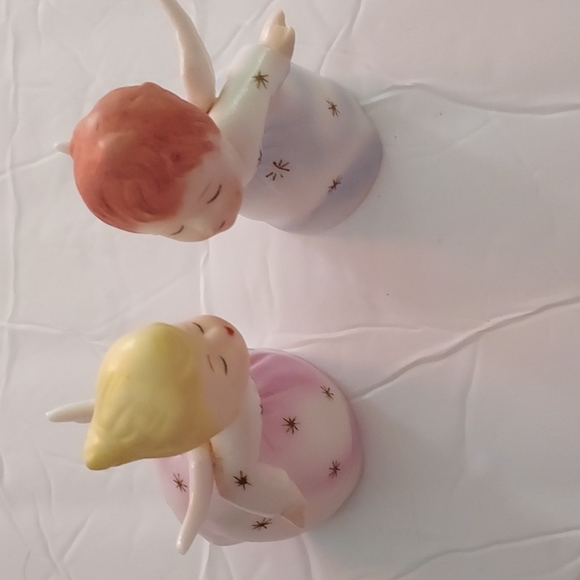 Porcelain Kissing Angels by SB made in Japan,over 3 inches H x 2 1/2 inches W - Picture 14 of 15